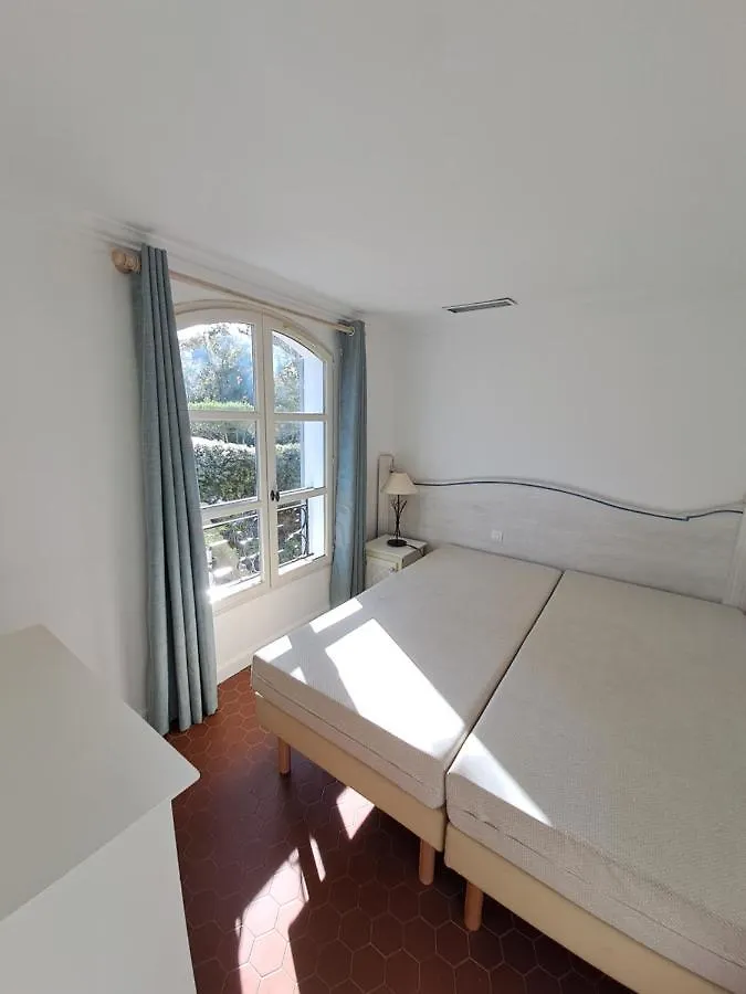 La Villa Charles Grimaud Les Restanques Golf De Saint Tropez 0*,  France